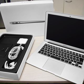 マック(Mac (Apple))の【値下げ！！】MacBook Air マックエアー　13インチ(ノートPC)