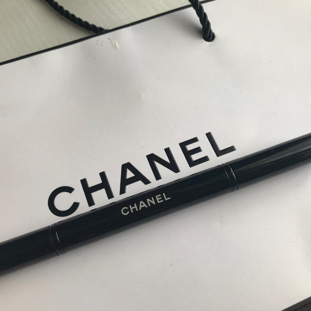 CHANEL(シャネル)のCHANELシャドウブラシ コスメ/美容のキット/セット(コフレ/メイクアップセット)の商品写真