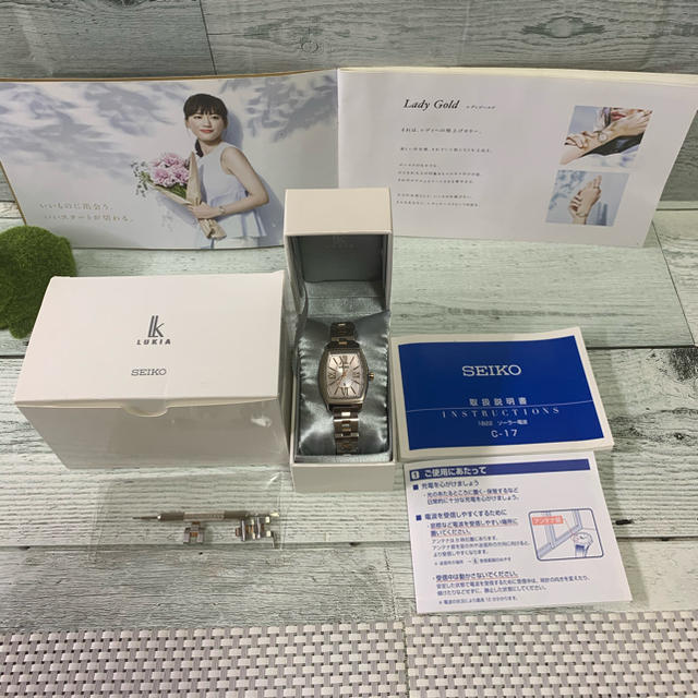 SEIKO(セイコー)の超美品　SEIKO LUKIA 電波ソーラー　人気色 レディースのファッション小物(腕時計)の商品写真