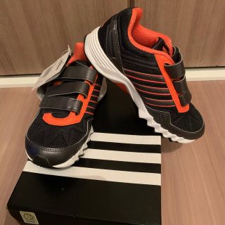 アディダス(adidas)のadidas/新品ﾀｸﾞ付/ｽﾆｰｶｰ/20㎝/ｱﾃﾞｨﾀﾞｽ/黒✖️ｵﾚﾝｼﾞ(スニーカー)