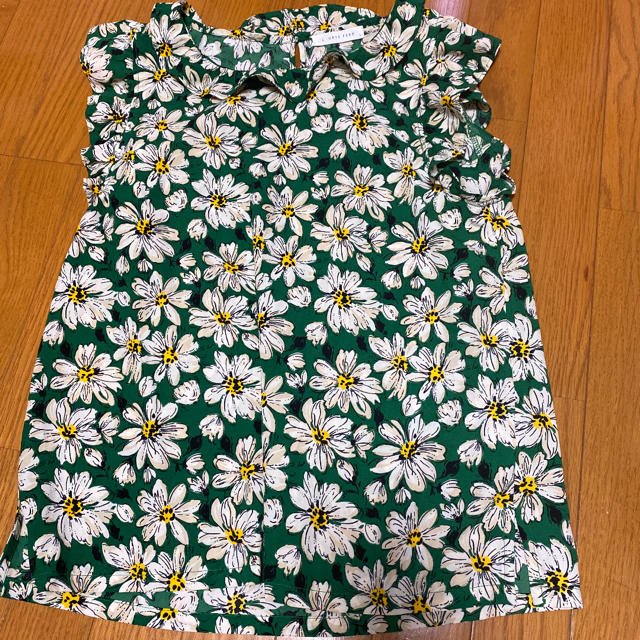 LOWRYS FARM(ローリーズファーム)のローリーズファーム　花柄ブラウス レディースのトップス(シャツ/ブラウス(半袖/袖なし))の商品写真
