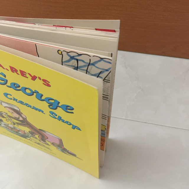 おさるのジョージ-洋書「Curious George」 エンタメ/ホビーの本(洋書)の商品写真