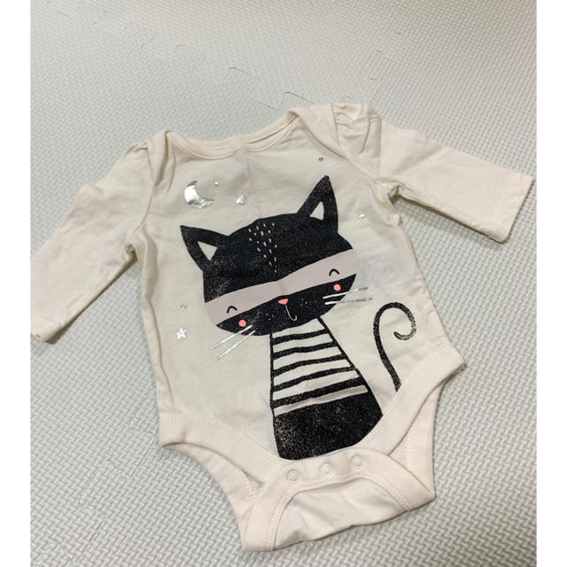 babyGAP(ベビーギャップ)のGAP ベビー　カバーオール　ロンパース　長袖　ねこ　0〜3カ月 キッズ/ベビー/マタニティのベビー服(~85cm)(カバーオール)の商品写真