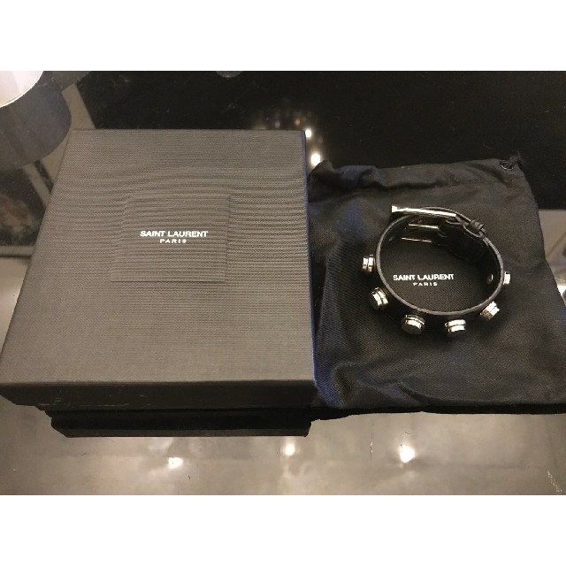 Saint Laurent(サンローラン)のS様専用　サンローランパリ　レザーブレス　バングル　スタッズ メンズのアクセサリー(ブレスレット)の商品写真