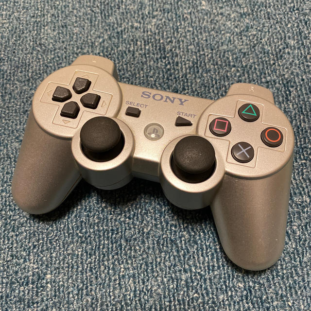 SONY(ソニー)のPS3 コントローラー DUAL SHOCK3 中古 シルバー エンタメ/ホビーのゲームソフト/ゲーム機本体(家庭用ゲーム機本体)の商品写真