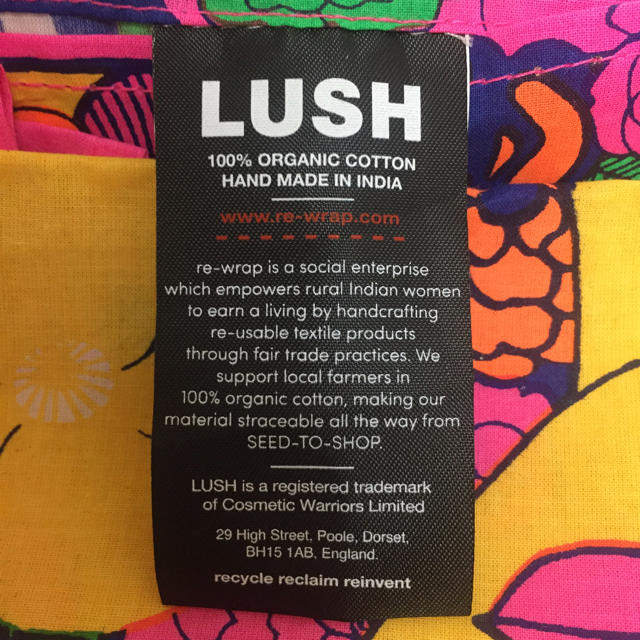 LUSH(ラッシュ)のLUSH 石鹸と風呂敷のセット コスメ/美容のボディケア(ボディソープ/石鹸)の商品写真