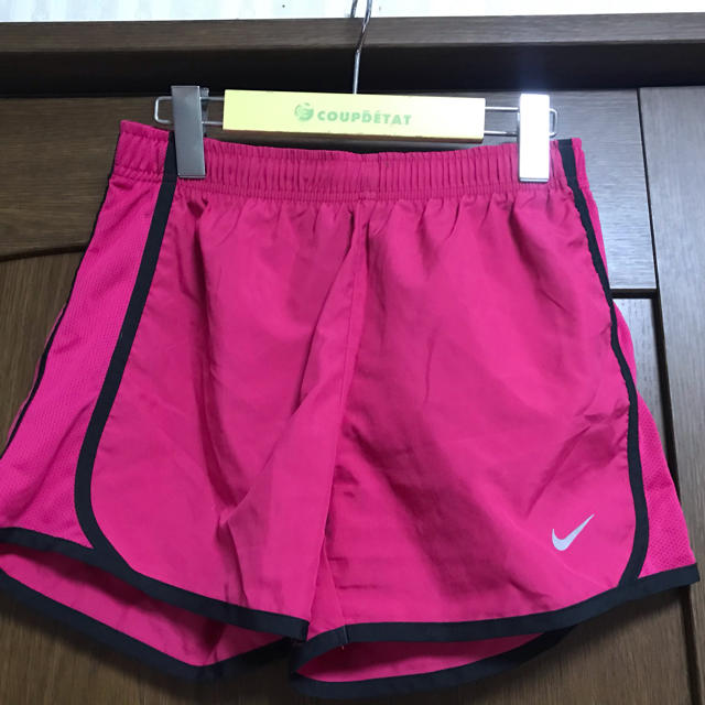 NIKE(ナイキ)のNIKE ショートパンツ　Mサイズ スポーツ/アウトドアのトレーニング/エクササイズ(ウォーキング)の商品写真