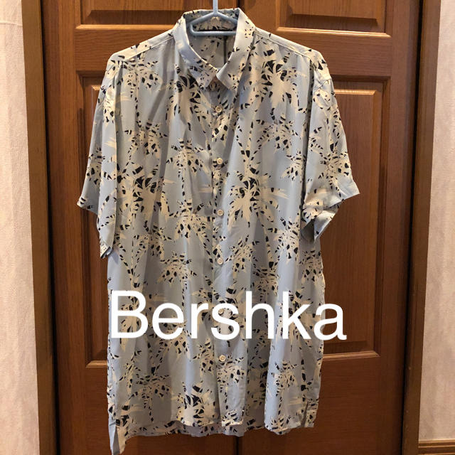 Bershka(ベルシュカ)のベルシュカ　半袖シャツ　アロハシャツ メンズのトップス(シャツ)の商品写真