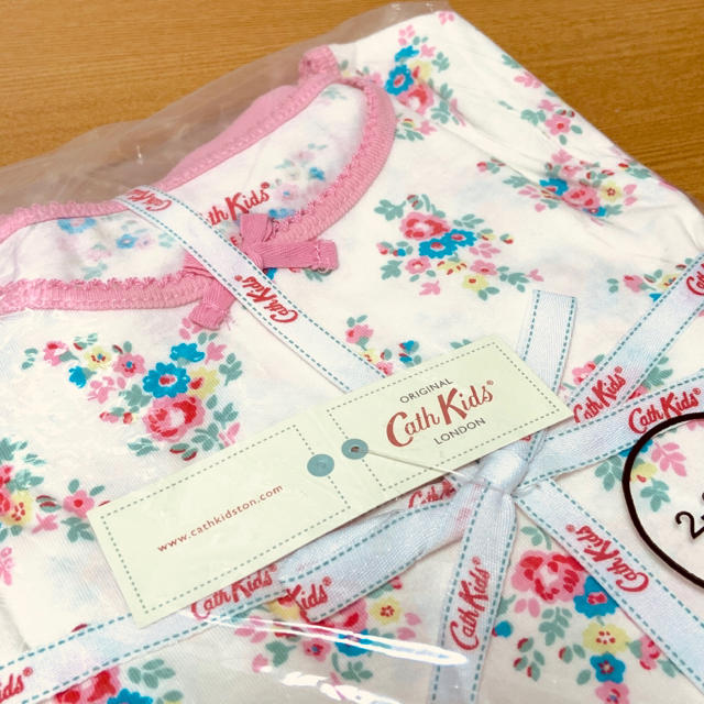 Cath Kidston(キャスキッドソン)の【新品】キャスキッドソン　キッズ　ルームウェア　上下セット キッズ/ベビー/マタニティのキッズ服女の子用(90cm~)(パジャマ)の商品写真