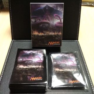 マジックザギャザリング(マジック：ザ・ギャザリング)のウルトラプロ MTG 異界月 エムラクール デッキケース スリーブセット(カードサプライ/アクセサリ)