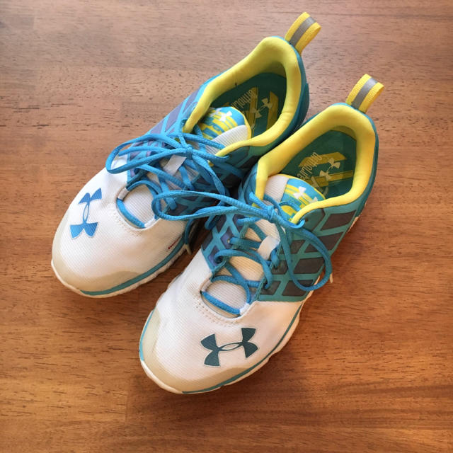 UNDER ARMOUR(アンダーアーマー)のスニーカー レディースの靴/シューズ(スニーカー)の商品写真