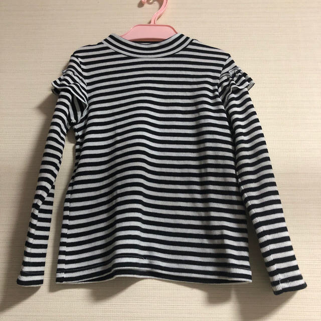 しまむら(シマムラ)の袖フリル付きロンT キッズ/ベビー/マタニティのキッズ服女の子用(90cm~)(Tシャツ/カットソー)の商品写真