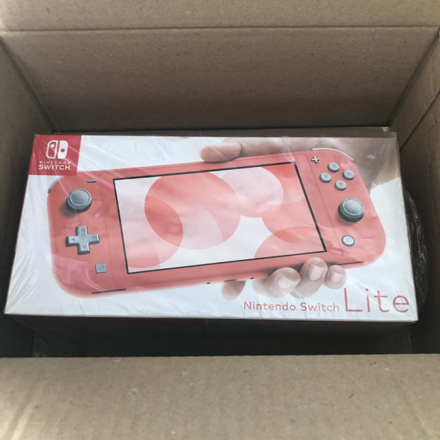 任天堂新品未開封　ニンテンドー　任天堂　Switch スイッチ　ライト コーラル