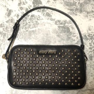 MIU MIU(ポーチ ・ シルバー/銀色系)のフリマアイテム一覧 MIU MIU(ポーチ ・ シルバー/銀色系)のフリマアイテム一覧
