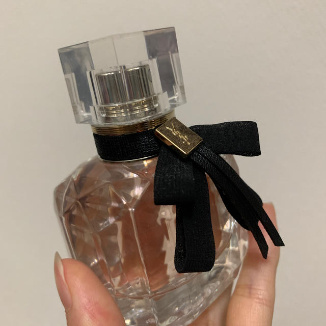 Yves Saint Laurent Beaute(イヴサンローランボーテ)のモン　パリ　オーデパルファム　30ml コスメ/美容の香水(香水(女性用))の商品写真