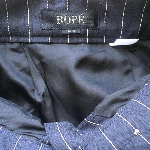 ROPE’(ロペ)のロペ 濃紺ストライプフレアスカート レディースのスカート(ひざ丈スカート)の商品写真