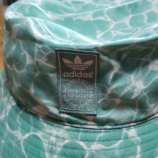 adidas(アディダス)のアディダス　adidas 帽子 バケットハット レディースの帽子(ハット)の商品写真
