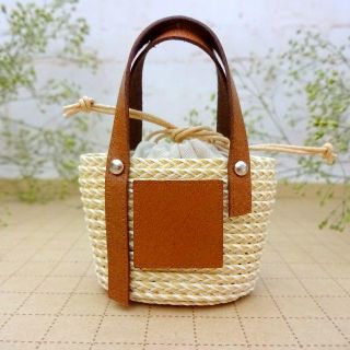 スクエアレザーかごバッグＭ 白ミックス×茶革 リカちゃん momokoに(人形)