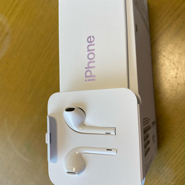 Apple(アップル)のiPhone11 イヤホン スマホ/家電/カメラのオーディオ機器(ヘッドフォン/イヤフォン)の商品写真