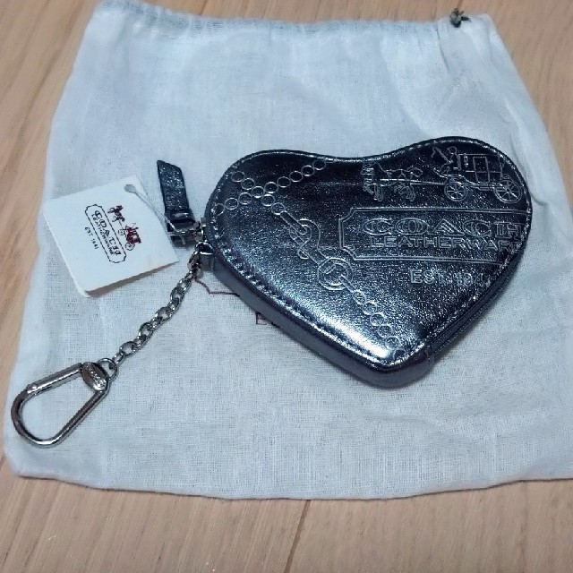 COACH(コーチ)の【値下げ中♡】COACH　コインケース　ハート　シルバー　新品未使用 レディースのファッション小物(コインケース)の商品写真