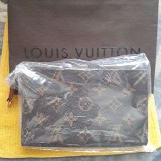 ルイヴィトン(LOUIS VUITTON)の直営店購入　ルイヴィトン　バケツトート付属のポーチ　未使用(ポーチ)