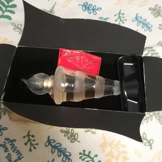 ESTELLE DE VALROSE(エステルドバルローズ)の香水　エステルドバルローズ　オールオブミー　60ml コスメ/美容の香水(香水(女性用))の商品写真
