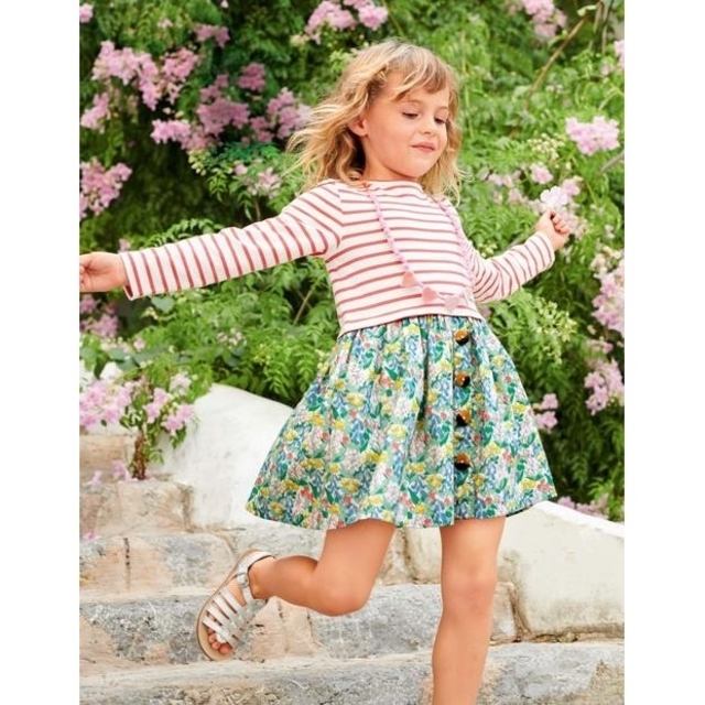 Boden(ボーデン)のMini Boden ボーダー&花柄ワンピース 110 キッズ/ベビー/マタニティのキッズ服女の子用(90cm~)(ワンピース)の商品写真