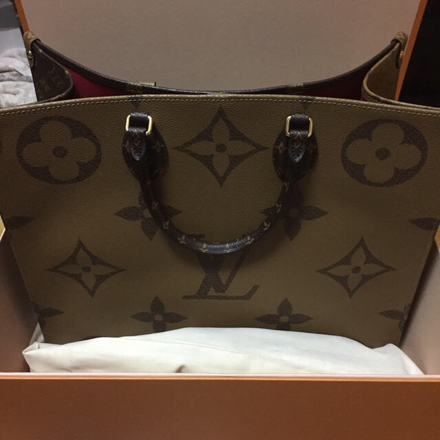 LOUIS VUITTON(ルイヴィトン)のルイヴィトンオンザゴー バッグ レディースのバッグ(ハンドバッグ)の商品写真