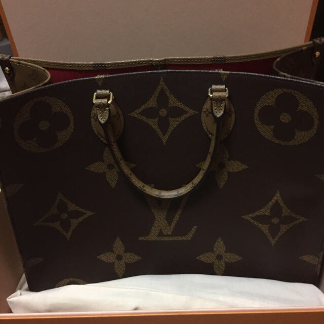 LOUIS VUITTON(ルイヴィトン)のルイヴィトンオンザゴー バッグ レディースのバッグ(ハンドバッグ)の商品写真