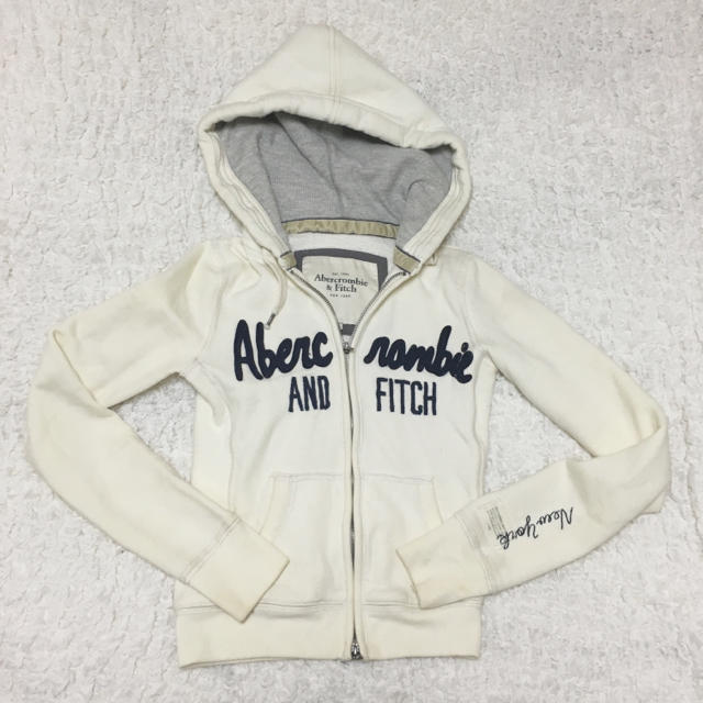 Abercrombie&Fitch(アバクロンビーアンドフィッチ)のアバクロ♡ホワイトパーカー レディースのトップス(パーカー)の商品写真