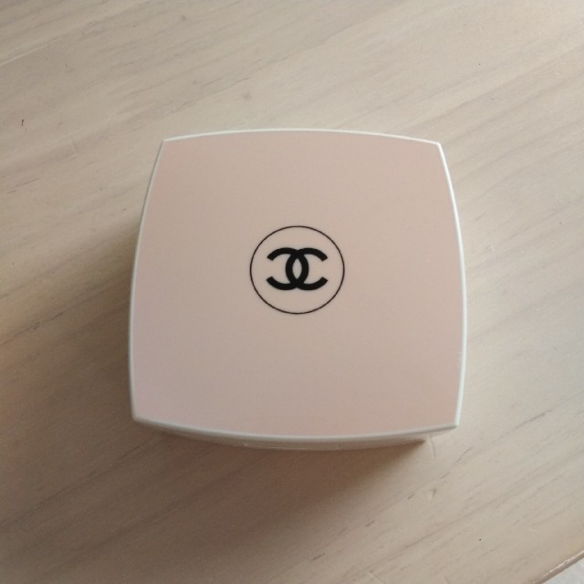 CHANEL(シャネル)のル ブラン トーン-アップ ロージー タッチ (特別限定品☆) コスメ/美容のベースメイク/化粧品(化粧下地)の商品写真