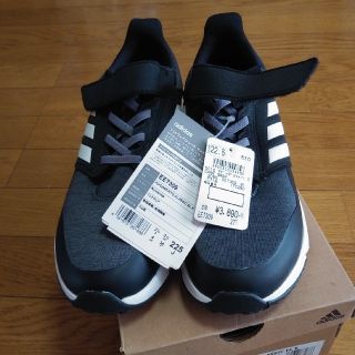 アディダス(adidas)のアディダス　キッズスニーカー22.5cm(スニーカー)