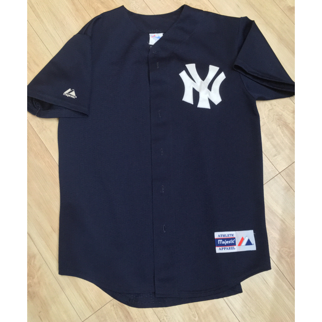 Majestic(マジェスティック)のベースボールシャツ　ヤンキース　マジェスティック　Ｍ メンズのトップス(Tシャツ/カットソー(半袖/袖なし))の商品写真