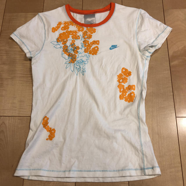 NIKE(ナイキ)のナイキ　Tシャツ レディースのトップス(Tシャツ(半袖/袖なし))の商品写真