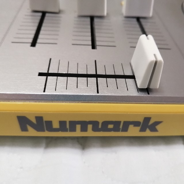 Pioneer(パイオニア)のNumark MIXTRACK 2 動作確認済み mixtrack2 楽器のDJ機器(DJコントローラー)の商品写真