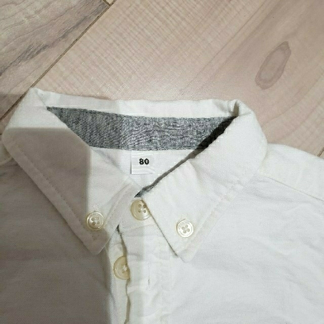 MUJI (無印良品)(ムジルシリョウヒン)の無印良品　白シャツ キッズ/ベビー/マタニティのベビー服(~85cm)(シャツ/カットソー)の商品写真