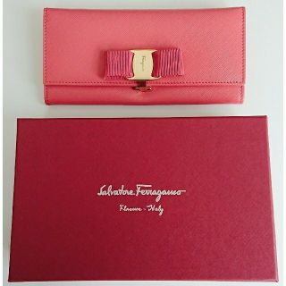 サルヴァトーレフェラガモ(Salvatore Ferragamo)のお値下げ！★新品未使用★フェラガモ財布♪ヴァラモチーフ♪ピンクオレンジ♪(財布)