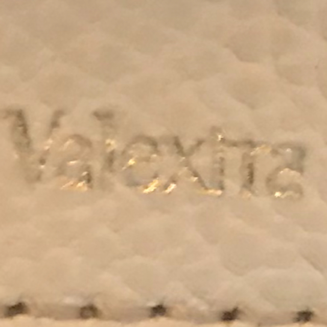 Valextra(ヴァレクストラ)のヴァレクストラ　財布　ホワイト　最終値下げ メンズのファッション小物(折り財布)の商品写真