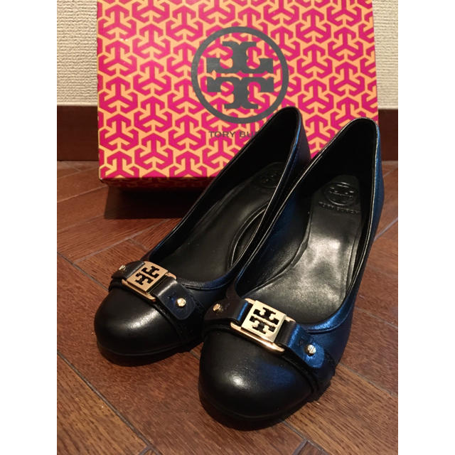 Tory Burch(トリーバーチ)の新品　TORY BURCH トリーバーチ パンプス 黒 革 ウエッジ 24cm レディースの靴/シューズ(ハイヒール/パンプス)の商品写真