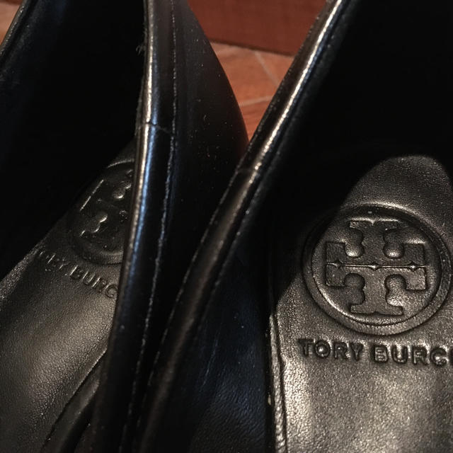 Tory Burch(トリーバーチ)の新品　TORY BURCH トリーバーチ パンプス 黒 革 ウエッジ 24cm レディースの靴/シューズ(ハイヒール/パンプス)の商品写真