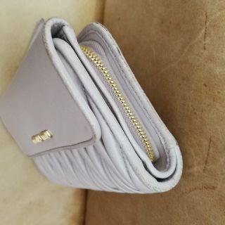 ミュウミュウ(miumiu)の角スレ、確認用画像✨(財布)