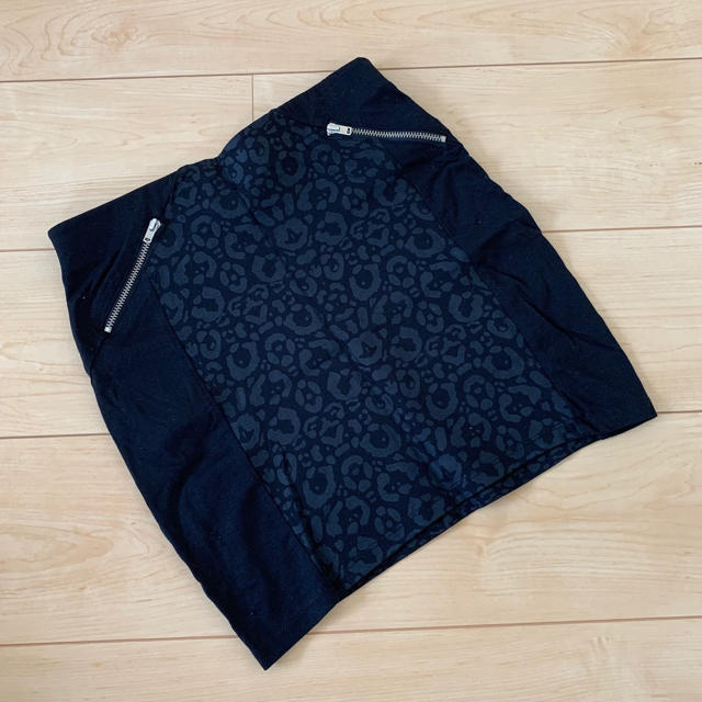 H&M(エイチアンドエム)の黒 ヒョウ柄 タイトスカート レディースのスカート(ミニスカート)の商品写真