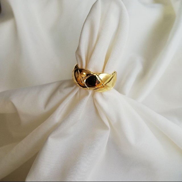 セール 新品 アルマジロリング 金色 フリーサイズ サムリング 指輪 韓国 レディースのアクセサリー(リング(指輪))の商品写真