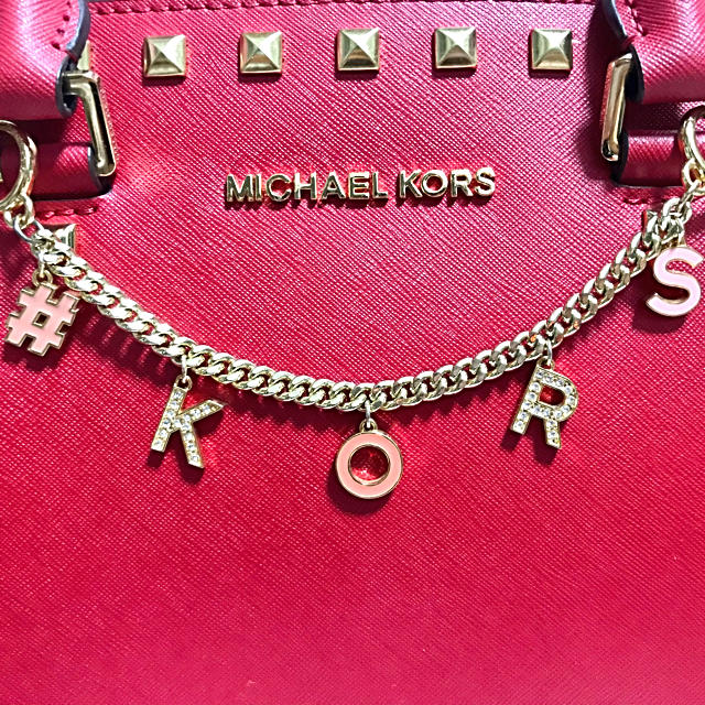 Michael Kors(マイケルコース)のMICHAEL KOSE・マイケルコース☆スタッズバック☆キーチェーンのおまけ付 レディースのバッグ(ハンドバッグ)の商品写真