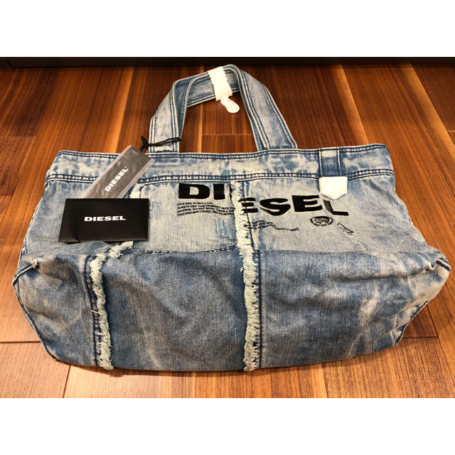 DIESEL(ディーゼル)のセール中【新品、未使用、タグ付き】ディーゼル デニム トートバッグ レディースのバッグ(トートバッグ)の商品写真