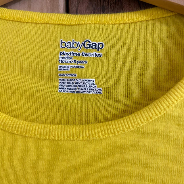 GAP Kids(ギャップキッズ)の未使用品　ギャップ　GAP ロゴ　ロンT Tシャツ　イエロー　110 5Y キッズ/ベビー/マタニティのキッズ服女の子用(90cm~)(Tシャツ/カットソー)の商品写真