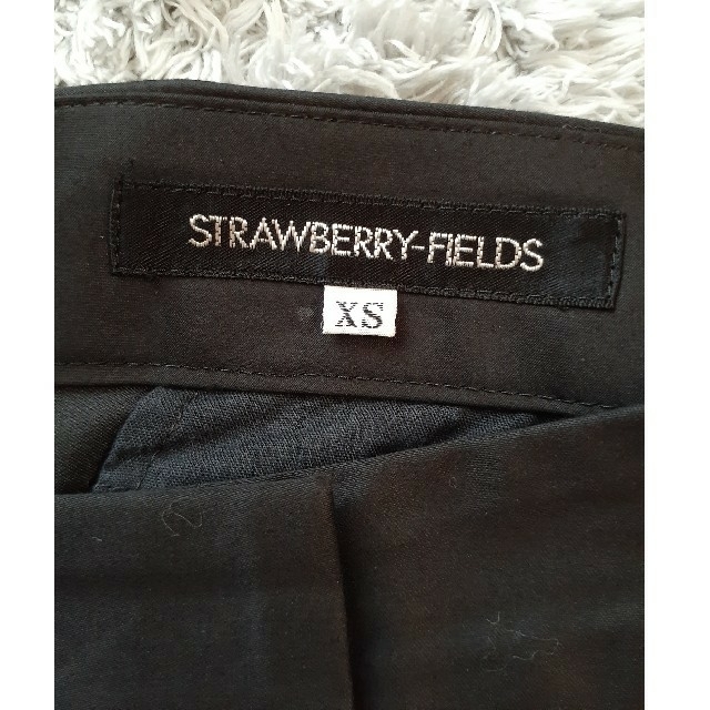 STRAWBERRY-FIELDS(ストロベリーフィールズ)のストロベリーフィールズ　サブリナ レディースのパンツ(クロップドパンツ)の商品写真