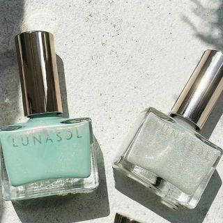 ルナソル(LUNASOL)のLUNASOL夏の限定色２色セット(マニキュア)