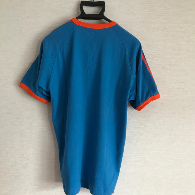 adidas(アディダス)の日本未発売　adidasオレンジ3ラインTシャツ メンズのトップス(Tシャツ/カットソー(半袖/袖なし))の商品写真