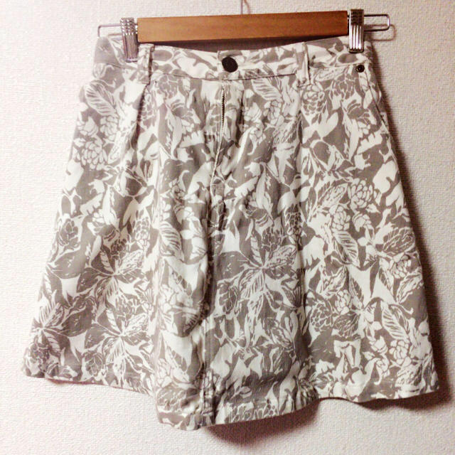 mystic(ミスティック)のリゾート柄スカート レディースのスカート(ひざ丈スカート)の商品写真